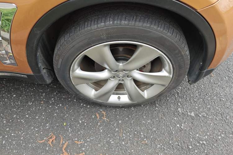 Used Infiniti QX70 2013 3.7L Standard Edition Right Front Wheel Hub