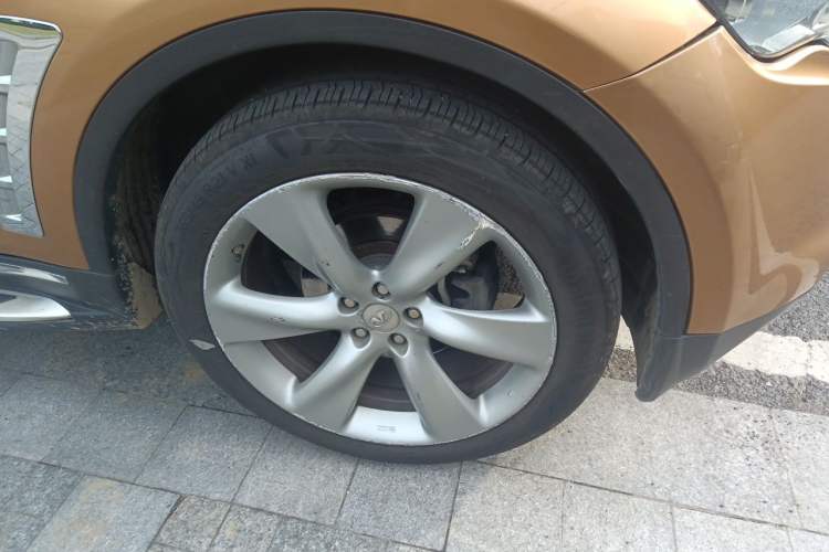 Used Infiniti QX70 2013 3.7L Standard Edition Right Front Wheel Hub