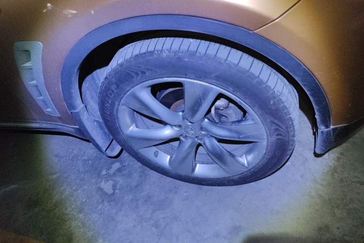 Used Infiniti QX70 2013 3.7L Standard Edition Right Front Wheel Hub