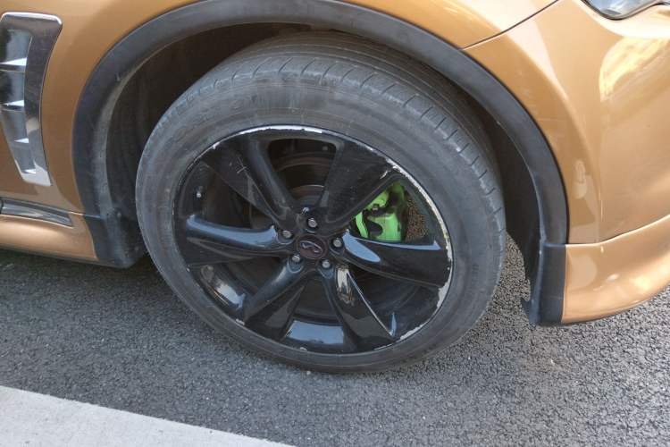 Used Infiniti QX70 2013 3.7L Supreme Edition Right Front Wheel Hub