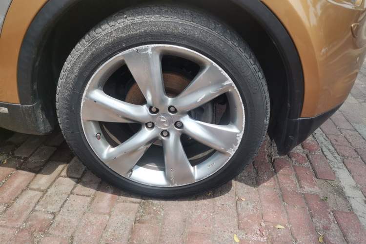 Used Infiniti QX70 2013 3.7L Standard Edition Right Front Wheel Hub