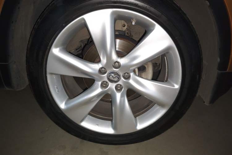 Used Infiniti QX70 2013 3.7L Standard Edition Right Front Wheel Hub