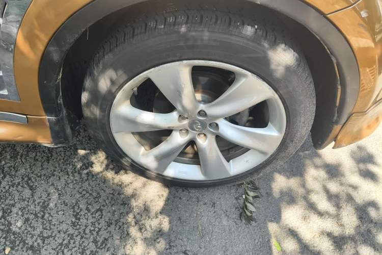 Used Infiniti QX70 2013 3.7L Standard Edition Right Front Wheel Hub