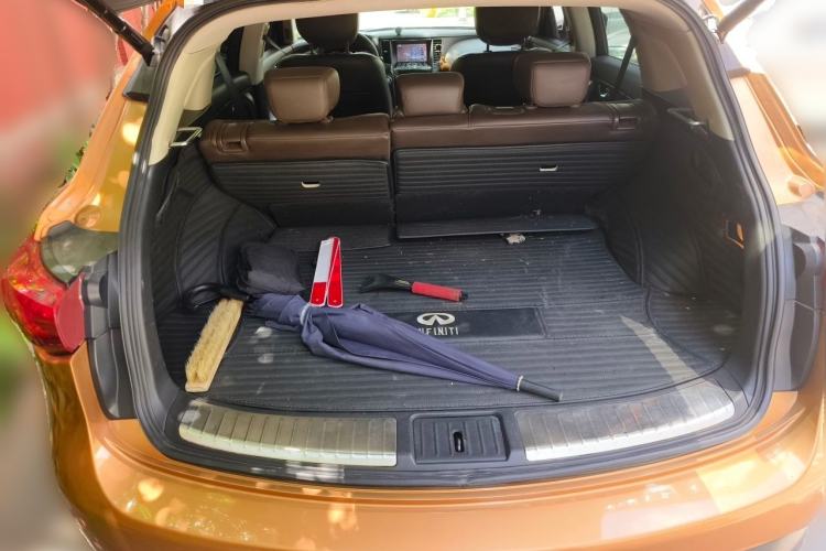 Used Infiniti QX70 2013 3.7L Standard Edition Trunk