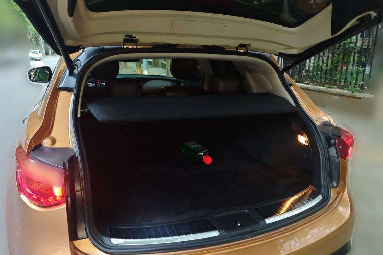 Used Infiniti QX70 2013 3.7L Supreme Edition Trunk