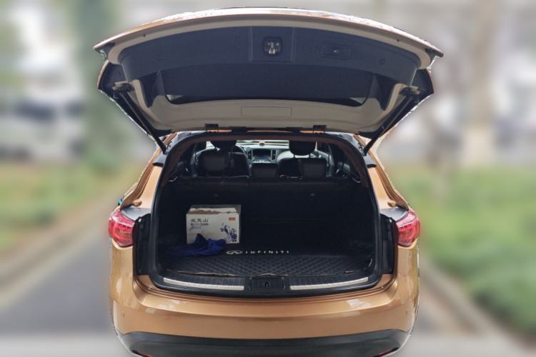 Used Infiniti QX70 2013 3.7L Standard Edition Trunk