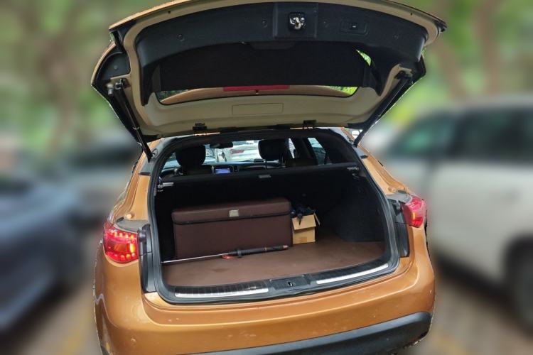 Used Infiniti QX70 2013 3.7L Standard Edition Trunk