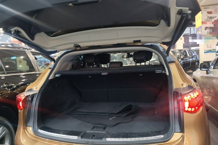 Used Infiniti QX70 2013 3.7L Standard Edition Trunk