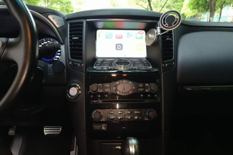 Used Infiniti QX70 2015 3.7L Shadow Edition Audio And AC Panel