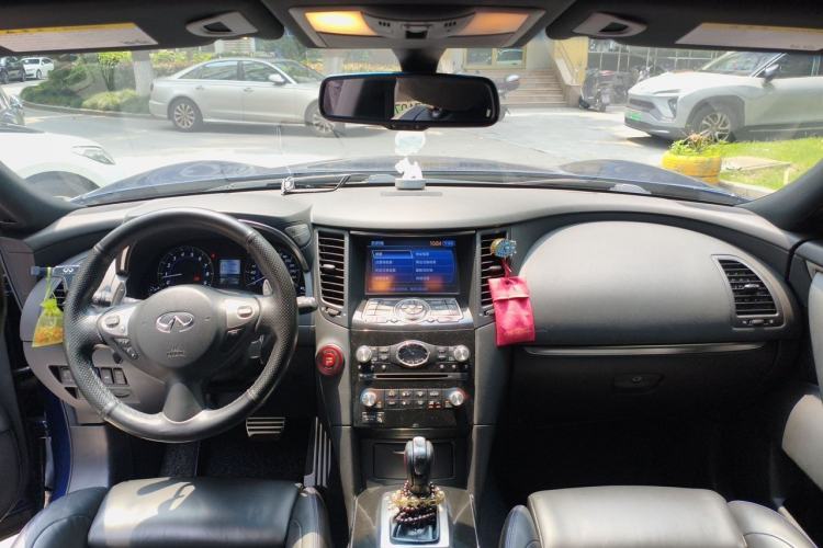 Used Infiniti QX70 2015 3.7L Shadow Edition Center Console