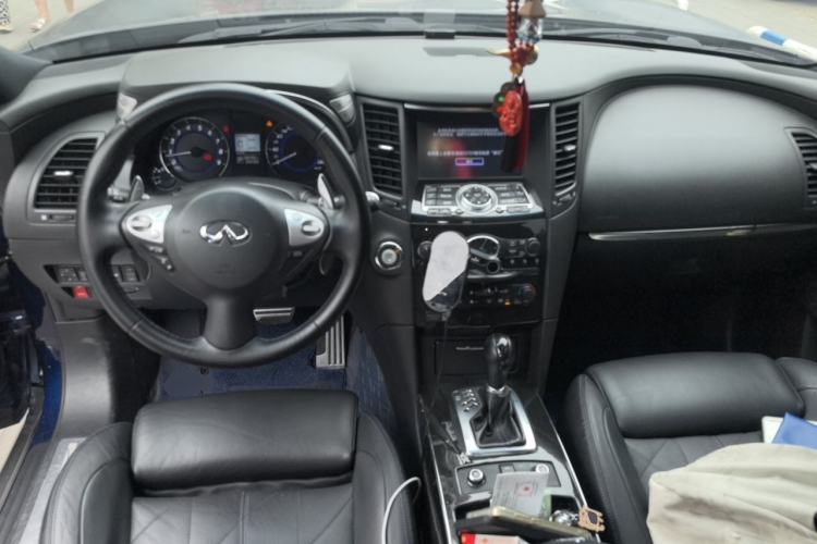 Used Infiniti QX70 2015 3.7L Shadow Edition Center Console