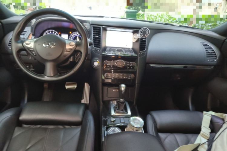 Used Infiniti QX70 2015 3.7L Shadow Edition Center Console