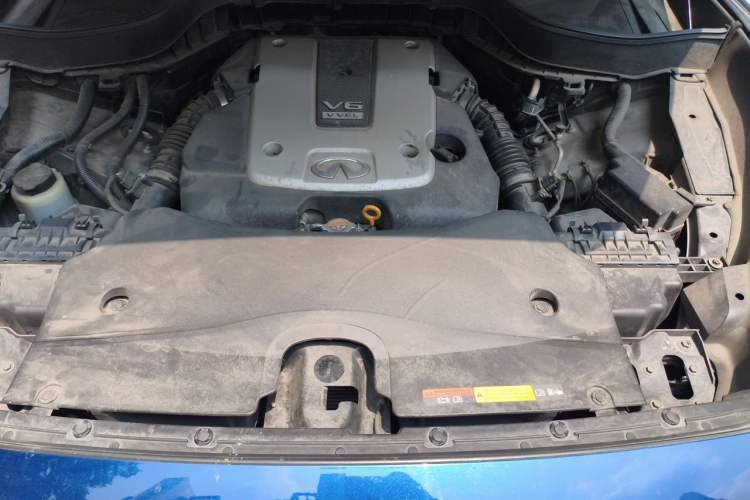 Used Infiniti QX70 2015 3.7L Shadow Edition Engine Bay