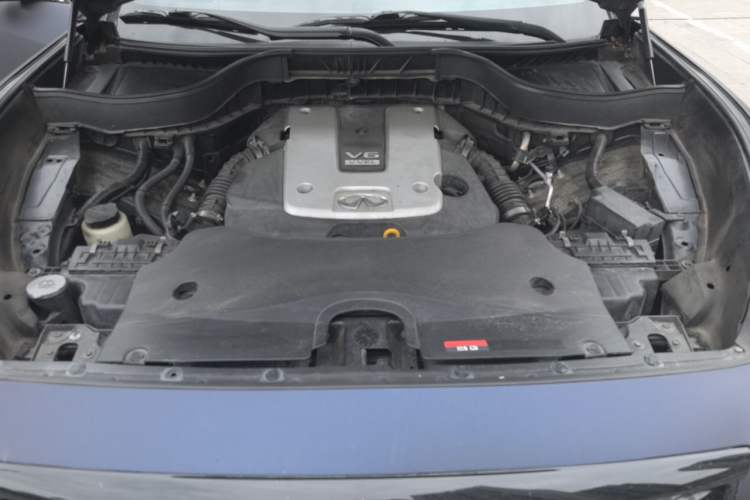 Used Infiniti QX70 2015 3.7L Shadow Edition Engine Bay
