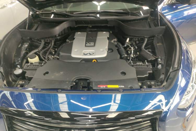 Used Infiniti QX70 2015 3.7L Shadow Edition Engine Bay