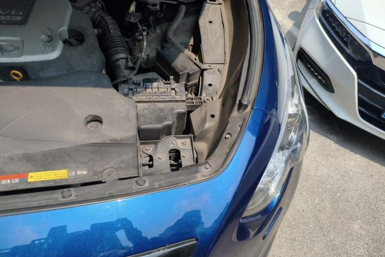 Used Infiniti QX70 2015 3.7L Shadow Edition Engine Bay Left