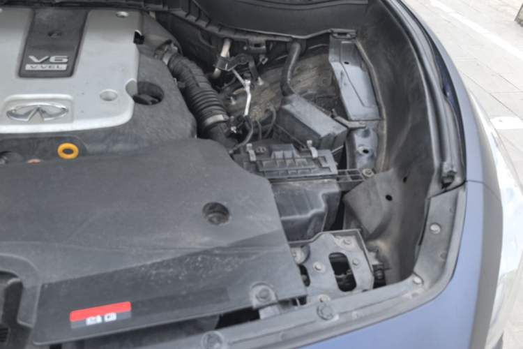 Used Infiniti QX70 2015 3.7L Shadow Edition Engine Bay Left