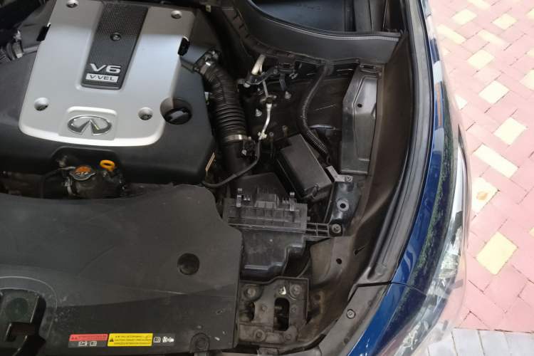 Used Infiniti QX70 2015 3.7L Shadow Edition Engine Bay Left