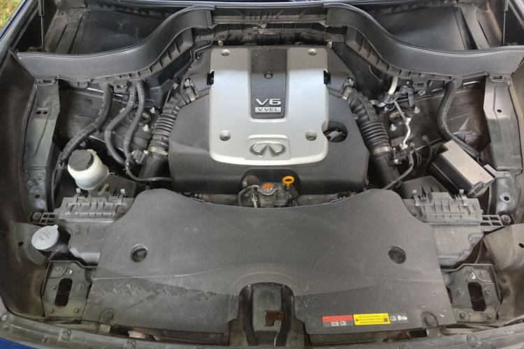 Used Infiniti QX70 2015 3.7L Shadow Edition Engine Bay