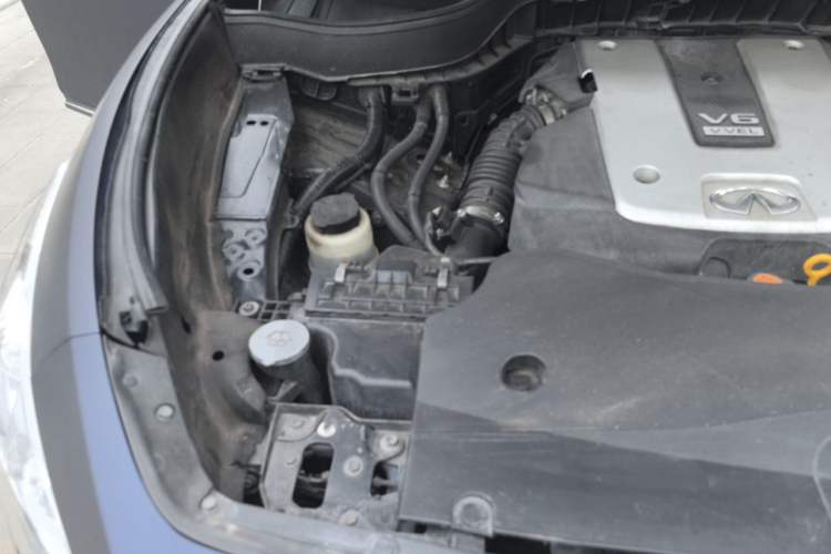 Used Infiniti QX70 2015 3.7L Shadow Edition Engine Bay Right