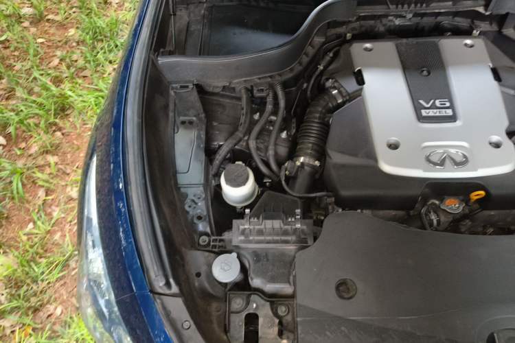 Used Infiniti QX70 2015 3.7L Shadow Edition Engine Bay Right