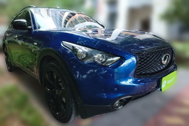 Used Infiniti QX70 2015 3.7L Shadow Edition Front Right 45 Deg