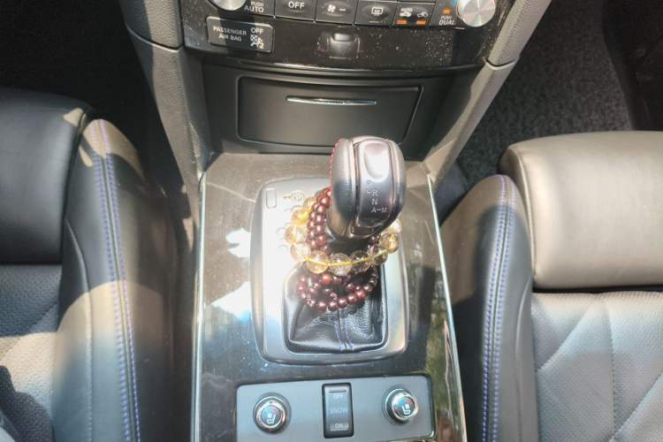 Used Infiniti QX70 2015 3.7L Shadow Edition Gear Lever