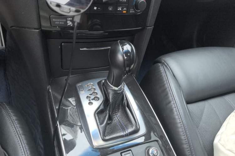 Used Infiniti QX70 2015 3.7L Shadow Edition Gear Lever