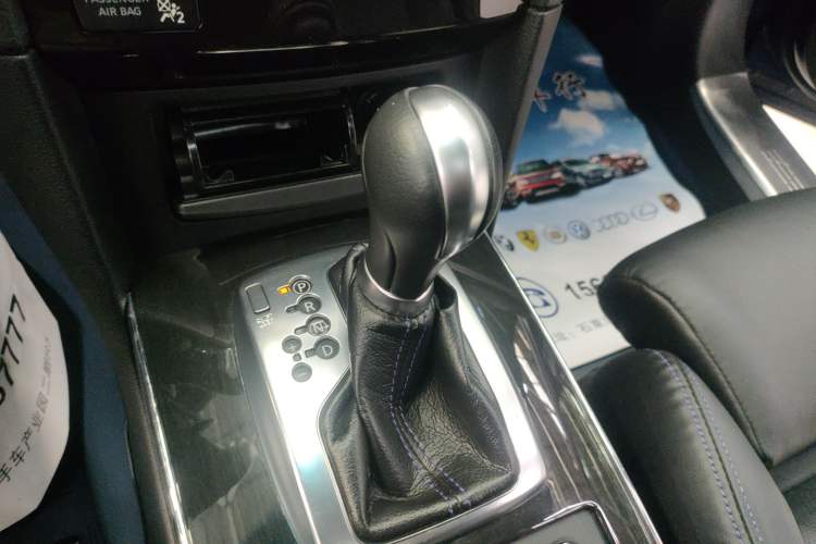 Used Infiniti QX70 2015 3.7L Shadow Edition Gear Lever