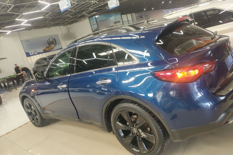 Used Infiniti QX70 2015 3.7L Shadow Edition Left Side