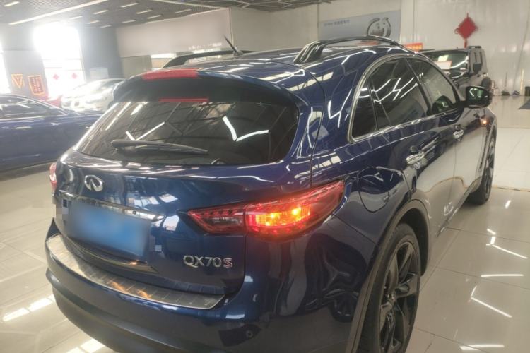 Used Infiniti QX70 2015 3.7L Shadow Edition Rear Right 45 Deg