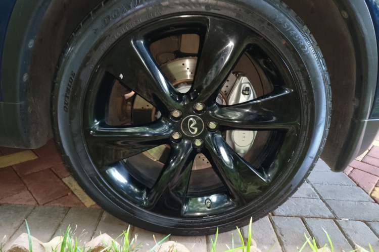 Used Infiniti QX70 2015 3.7L Shadow Edition Right Front Wheel Hub