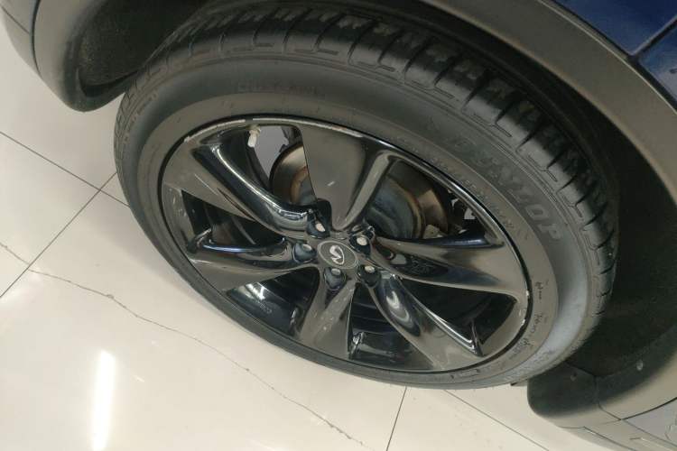 Used Infiniti QX70 2015 3.7L Shadow Edition Right Rear Wheel Hub