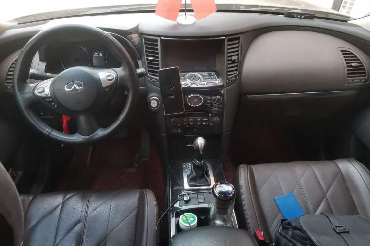 Used Infiniti QX70 2015 3.7L Shadow Edition Center Console