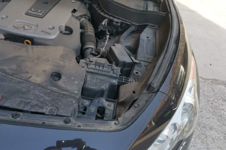 Used Infiniti QX70 2015 3.7L Shadow Edition Engine Bay Left