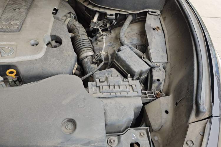 Used Infiniti QX70 2015 3.7L Shadow Edition Engine Bay Left