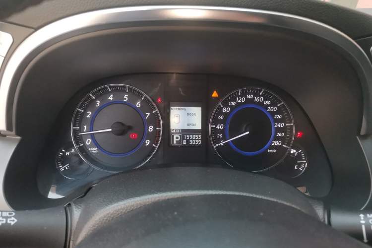 Used Infiniti QX70 2015 3.7L Shadow Edition Instrument Cluster