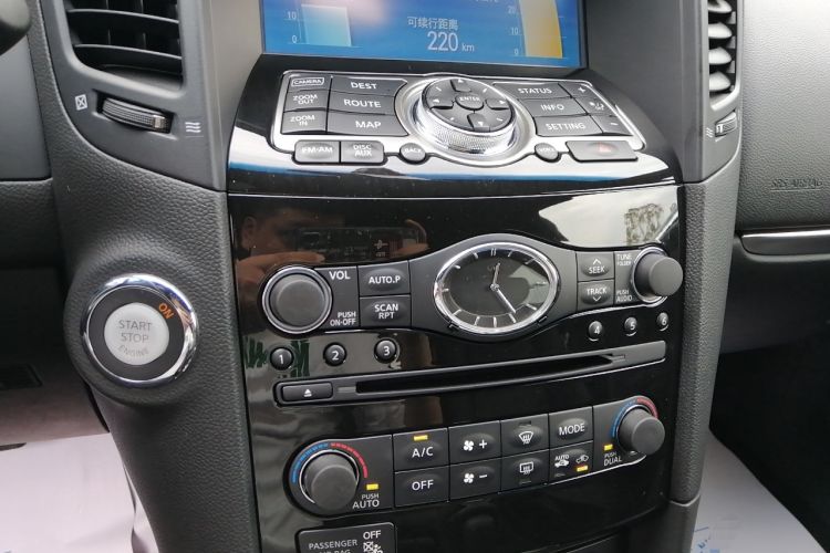 Used Infiniti QX70 2015 3.7L Shadow Edition Audio And AC Panel