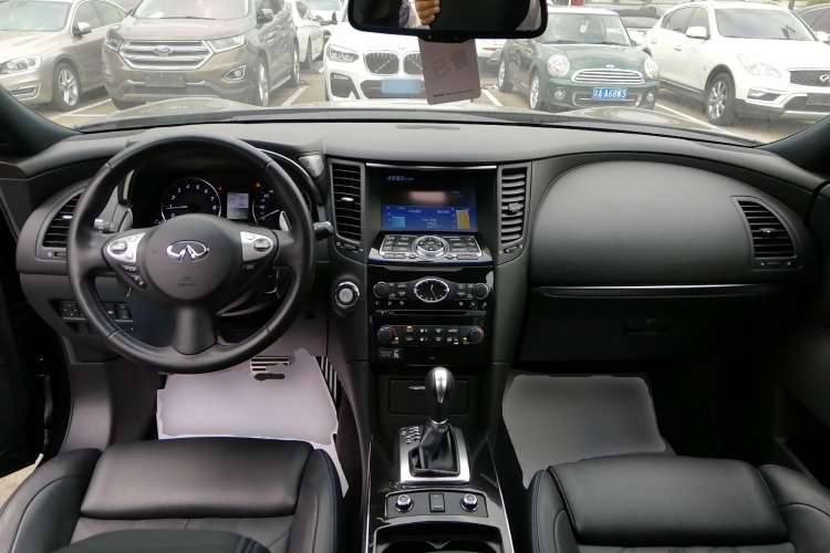 Used Infiniti QX70 2015 3.7L Shadow Edition Center Console