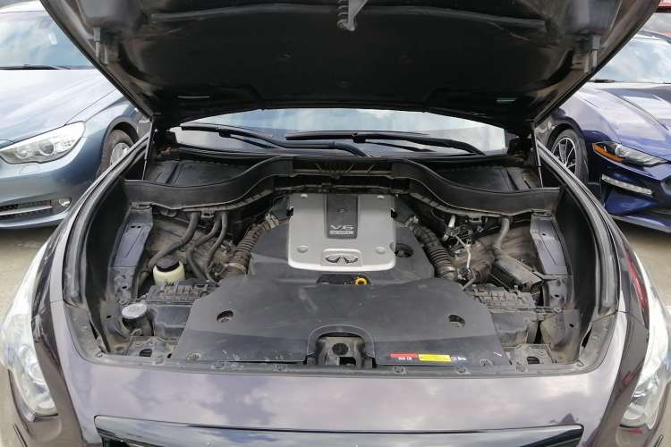 Used Infiniti QX70 2015 3.7L Shadow Edition Engine Bay
