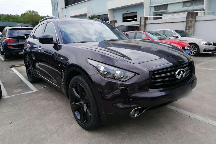 Used Infiniti QX70 2015 3.7L Shadow Edition Front Right 45 Deg