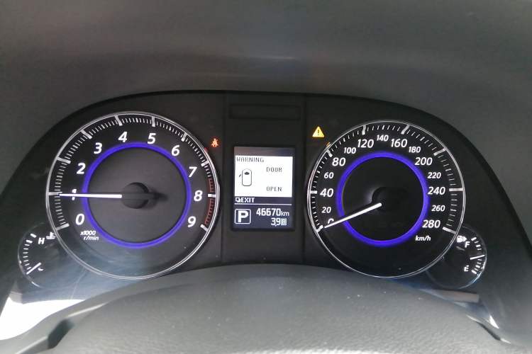 Used Infiniti QX70 2015 3.7L Shadow Edition Instrument Cluster