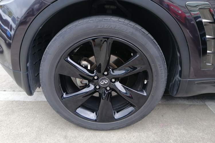 Used Infiniti QX70 2015 3.7L Shadow Edition Left Front Wheel Hub