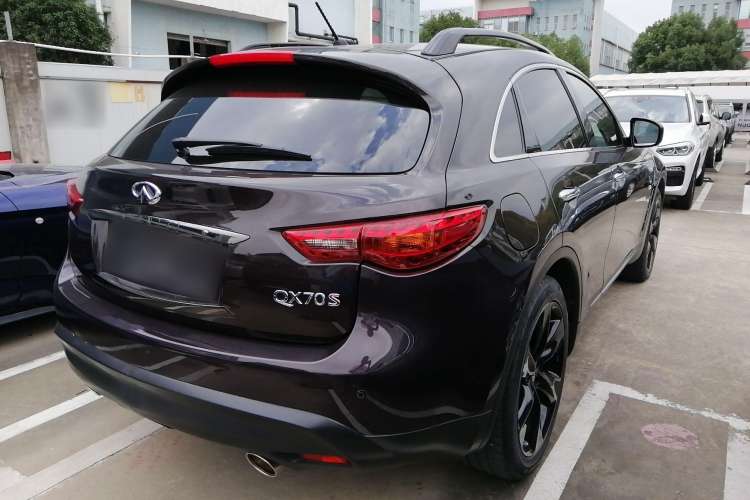 Used Infiniti QX70 2015 3.7L Shadow Edition Rear Right 45 Deg