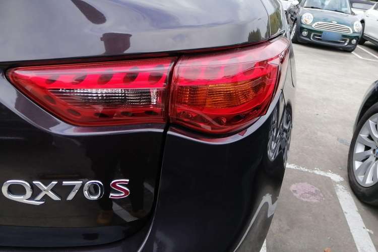 Used Infiniti QX70 2015 3.7L Shadow Edition Right Rear Taillight
