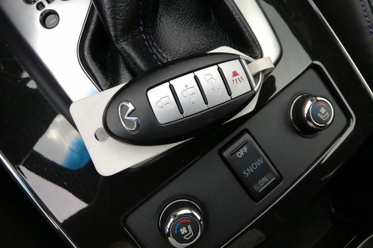 Used Infiniti QX70 2015 3.7L Shadow Edition Vehicle Key