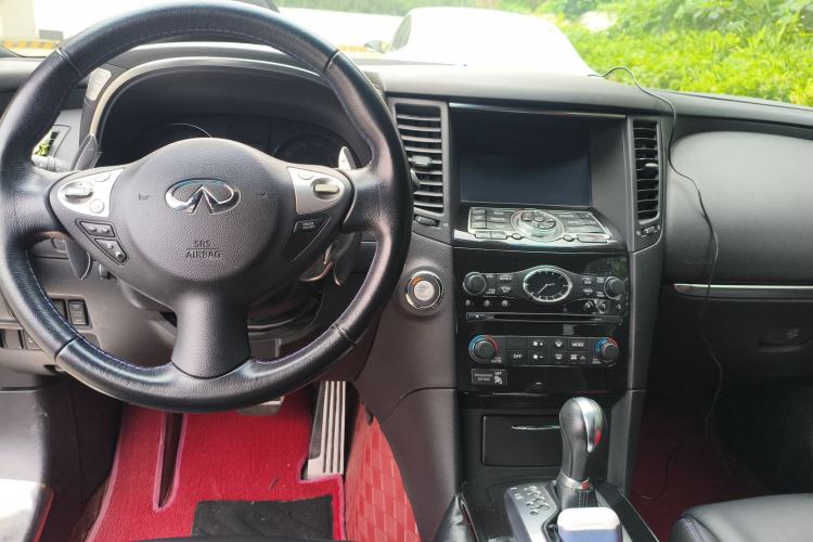Used Infiniti QX70 2015 3.7L Shadow Edition Center Console