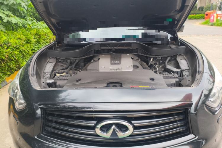 Used Infiniti QX70 2015 3.7L Shadow Edition Engine Bay