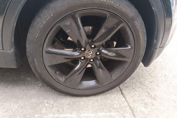 Used Infiniti QX70 2015 3.7L Shadow Edition Right Front Wheel Hub