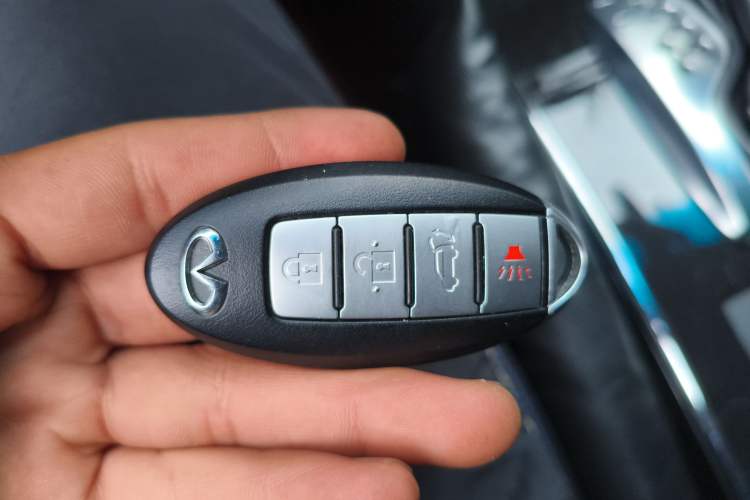 Used Infiniti QX70 2015 3.7L Shadow Edition Vehicle Key